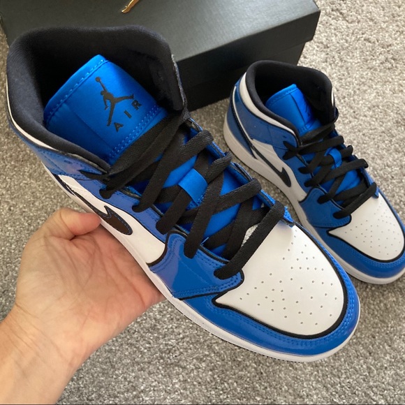 Nike Air Jordan 1 Mid SE Signal Blue NWT - Picture 4 of 8